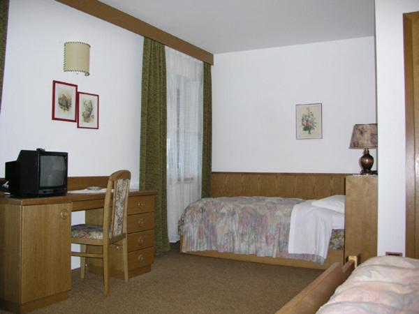 Hotel Garni Soreie Pozza di Fassa Ruang foto