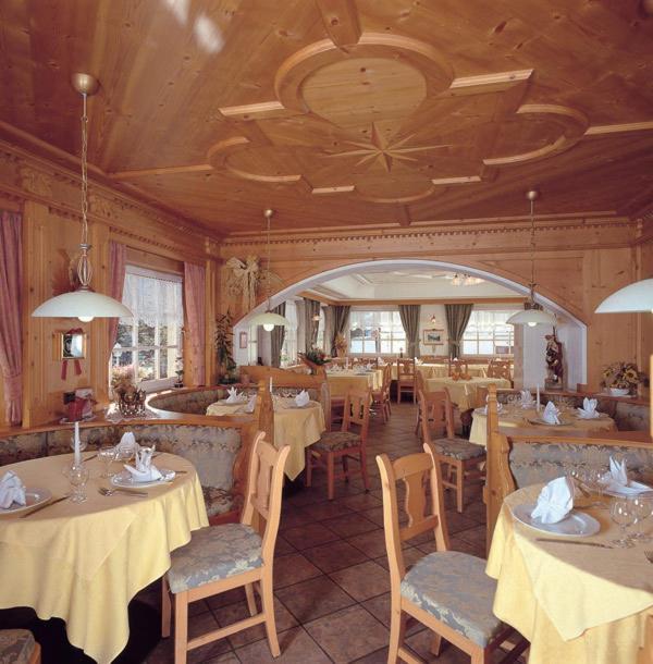 Hotel Garni Soreie Pozza di Fassa Bagian luar foto