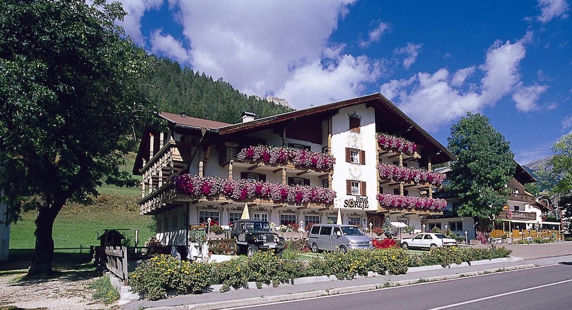 Hotel Garni Soreie Pozza di Fassa Bagian luar foto