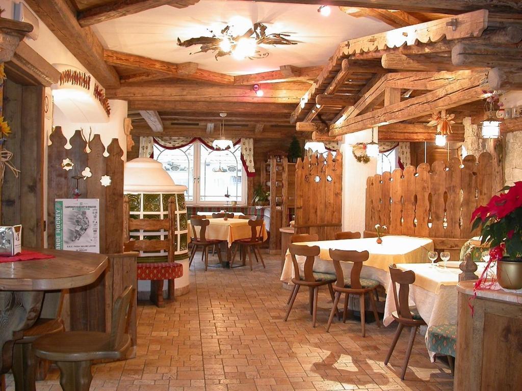 Hotel Garni Soreie Pozza di Fassa Bagian luar foto