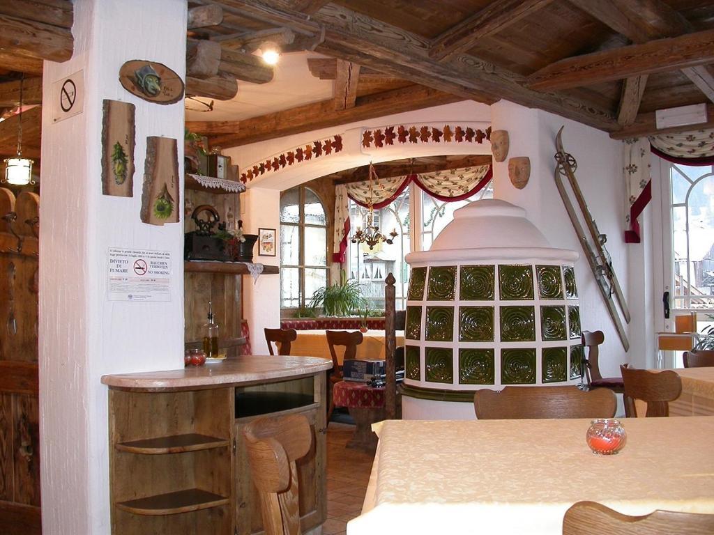 Hotel Garni Soreie Pozza di Fassa Bagian luar foto