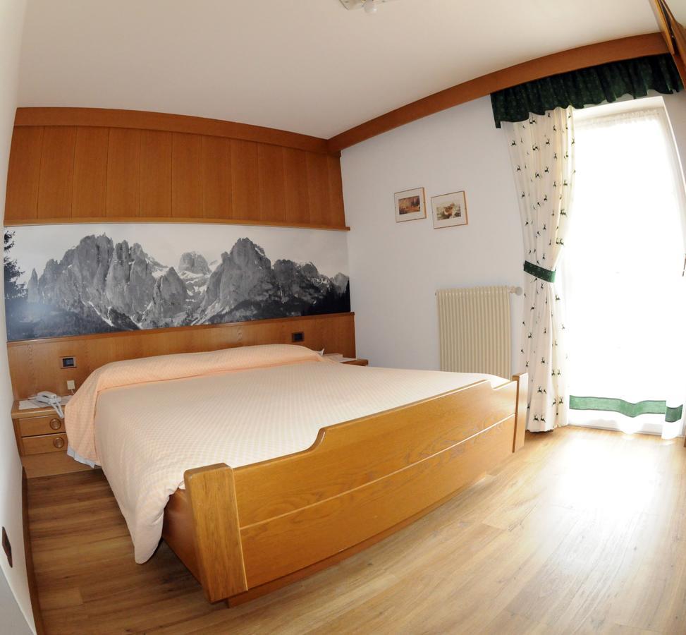 Hotel Garni Soreie Pozza di Fassa Bagian luar foto