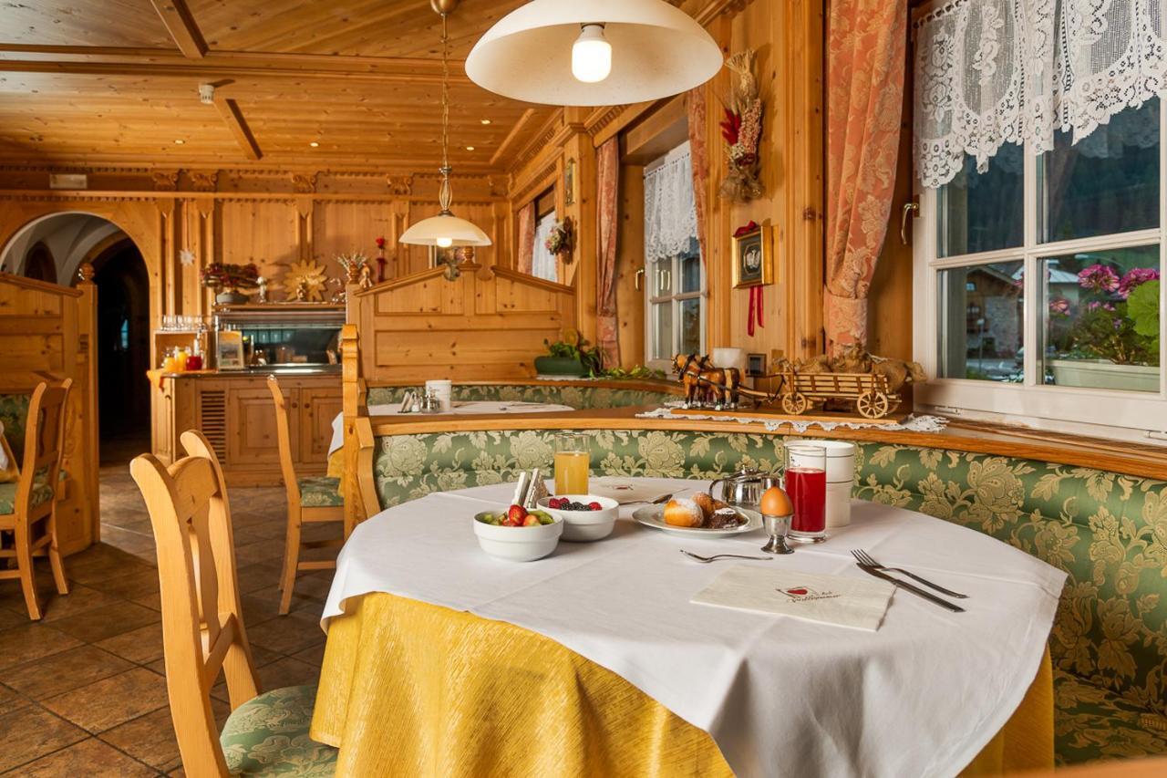 Hotel Garni Soreie Pozza di Fassa Bagian luar foto