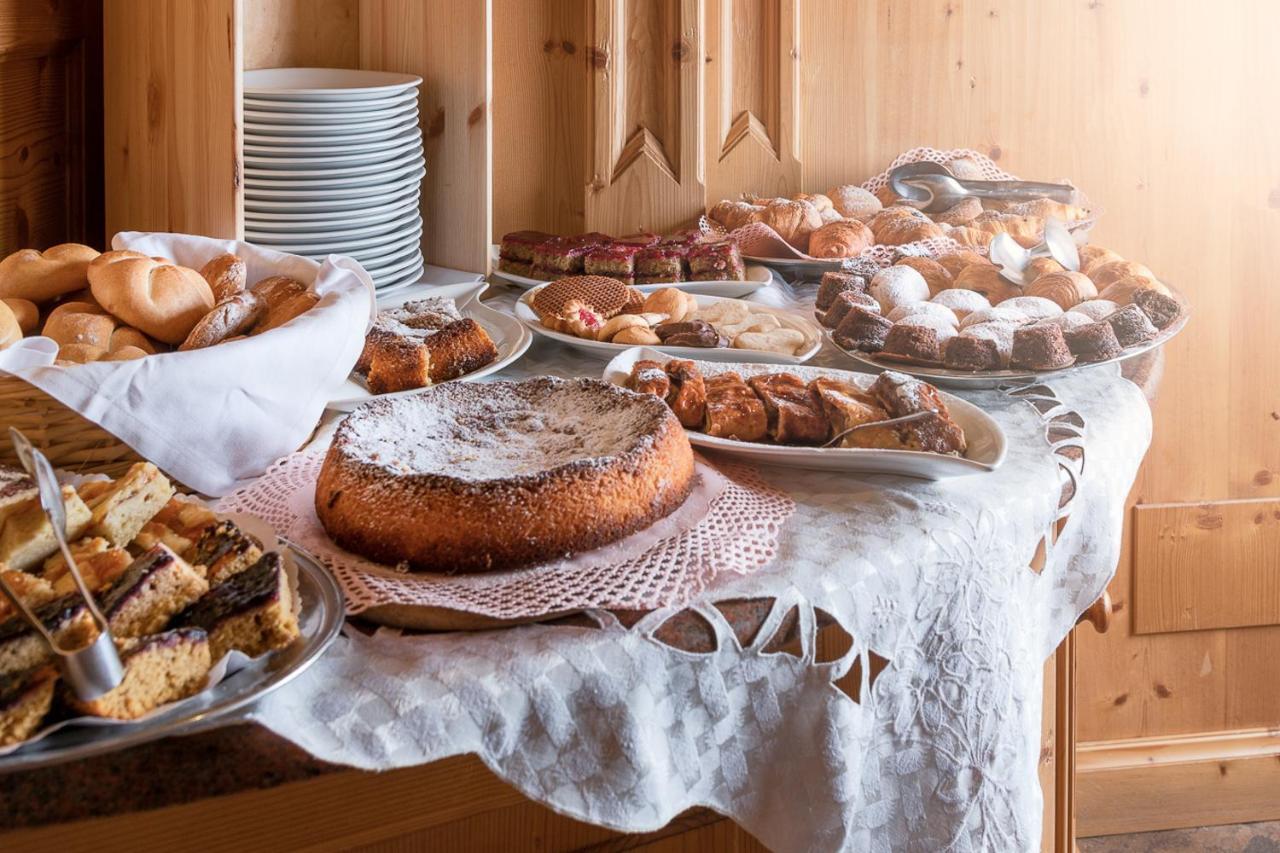 Hotel Garni Soreie Pozza di Fassa Bagian luar foto